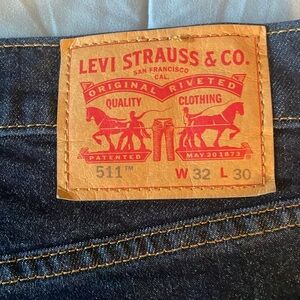 Levi’s men’s dark denim like new!